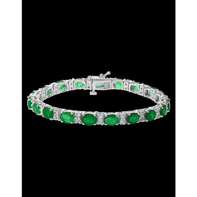 Gemstone 23 Carat Natural Zambian Emerald & 1.6 Ct Diamond Tennis Bracelet 14 Karat Gold For Sale - Image 7 of 18