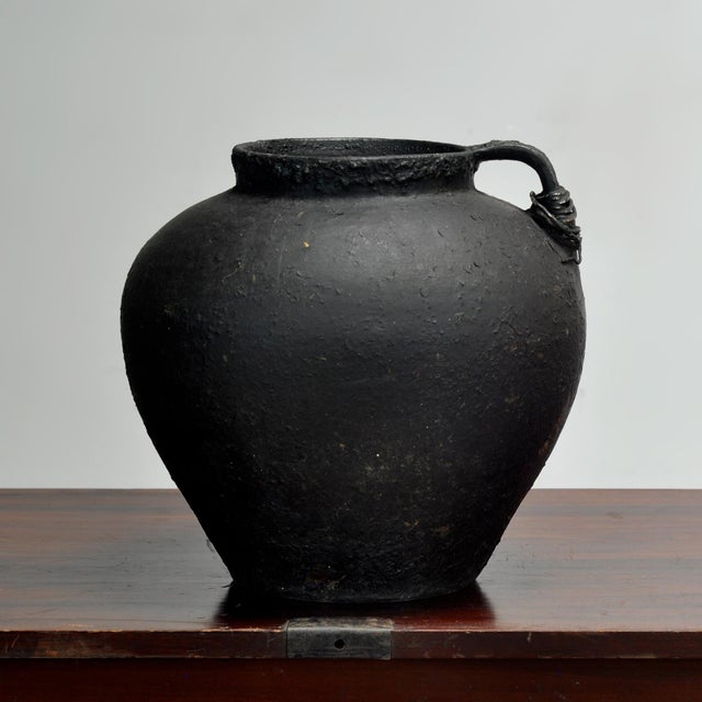 This earthenware pot from Moldova dates from circa 1850 and is a beautiful example of traditional Eastern European folk...