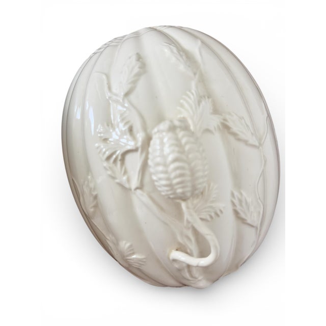 Mid 20th Century Leedsware Classical Creamware Melon Covered Centerpiece Tureen Dish With Leaf Base – England For Sale - Image 10 of 12