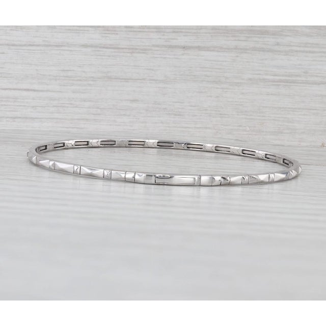Modern New 0.16ctw Diamond Bead Flexible Bangle Tennis Bracelet 14k White Gold 6.75" For Sale - Image 3 of 7