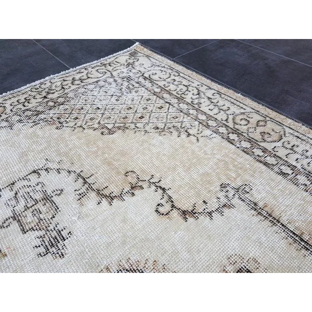 1960s Vintage Floral Bohemian Wool Rug- 3′11″ × 5′4″ For Sale - Image 9 of 11