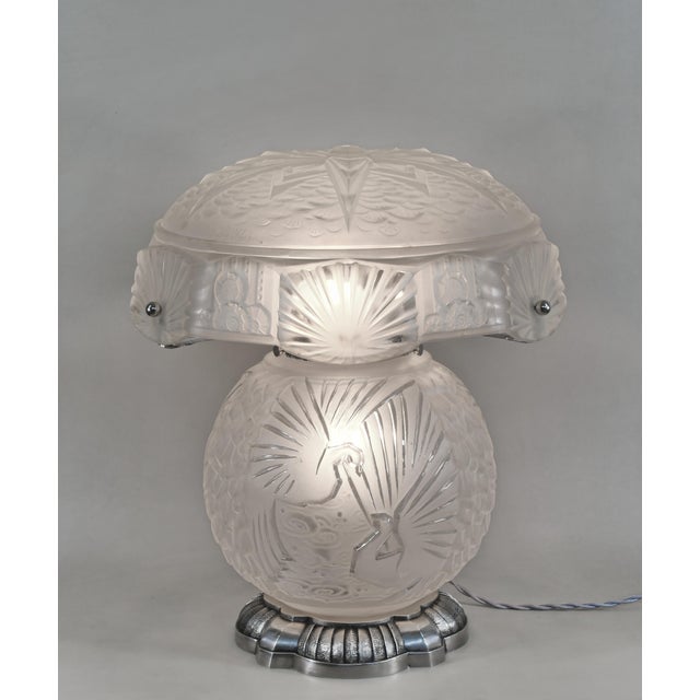 Muller frères & la Lustrerie Bruxelloise A rare 1925-1935 Franco-Belgian art deco lamp depicting peacocks. Made in nickel...