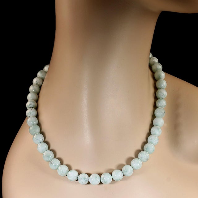 This 18‑inch Peruvian Angelite necklace offers a refreshing, serene palette that immediately evokes the calm of ocean...