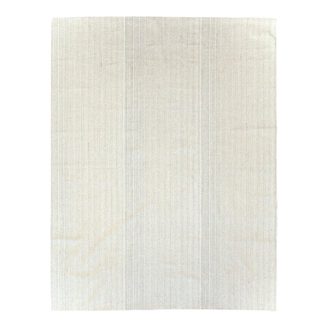 Galerie Shabab Collection Mid-20th Century Handmade Turkish Flat-Weave Kilim Room Size Carpet in White For Sale