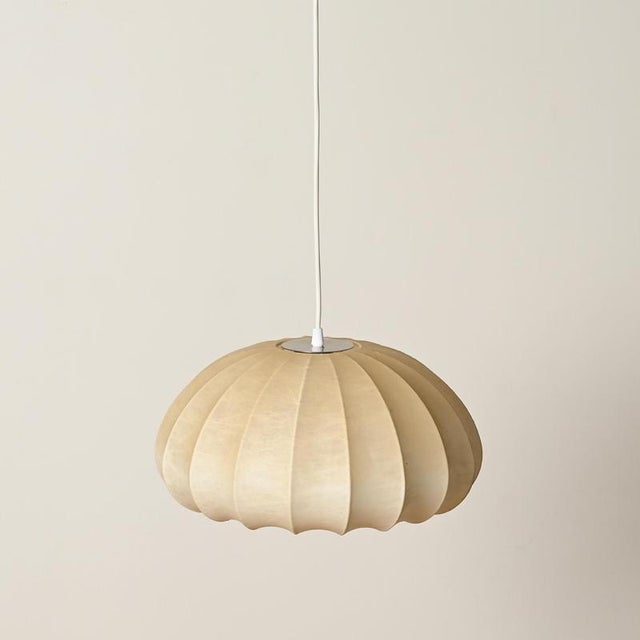 Mid-Century Modern Beige Flat Dome Cocoon Pendant Light by Achille Castiglioni for Hille, Italy, 1960s For Sale - Image 9 of 10