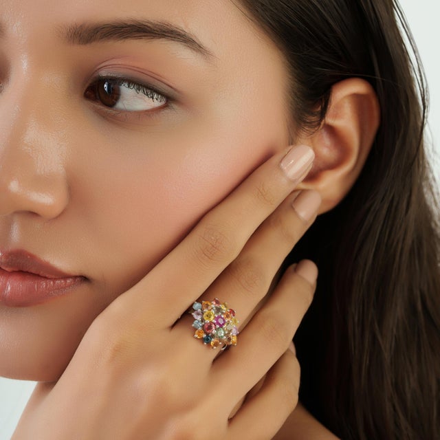 Carat&Her 4.17 Ct Rainbow Sapphire Retro Cluster Ring, Size 7 For Sale - Image 6 of 15