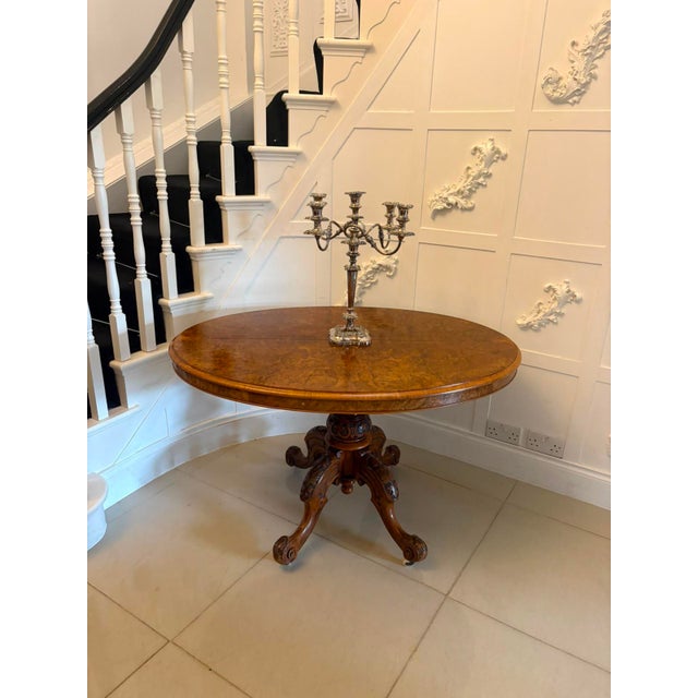 Brown Antique Victorian Six-Seater Oval Tilt-Top Centre Dining Table in Burr Walnut, 1860 For Sale - Image 8 of 17