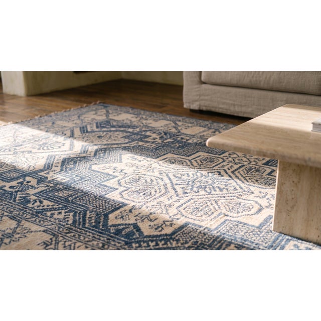 1930s Blue-White Medallion Antique Indian Agra Rug Knotted Pile 4' 1" X 6' 8" Cotton Carpet For Sale In New York - Image 6 of 7