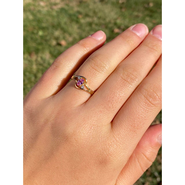 Cinco Calle: Pink Sapphire and Natural Diamond Ring in Yellow Gold For Sale - Image 11 of 11