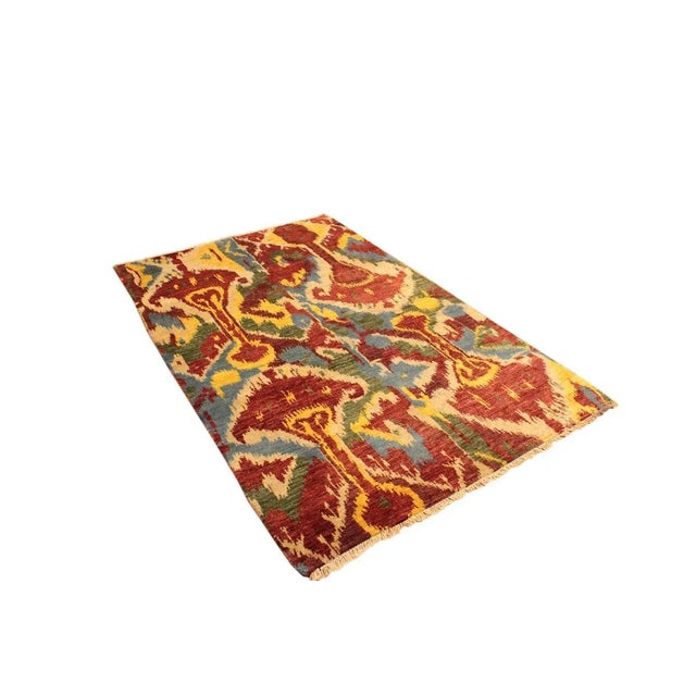 Mesmerizing abstract rug made in a modern contemporary design with a beautiful color pallet in an allover intricate design...