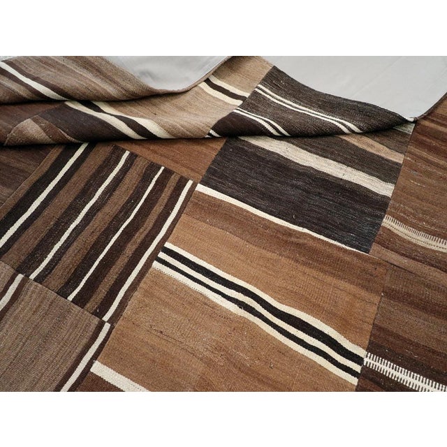 Brown Mid-20th Century Turkish Flatweave Kilim Room Size Carpet For Sale - Image 8 of 8