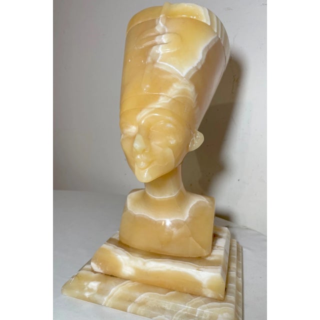 Stone 1970s Large Vintage Hand Carved Onyx Stone Egyptian Revival Nefertiti Table Night Lamp For Sale - Image 7 of 15