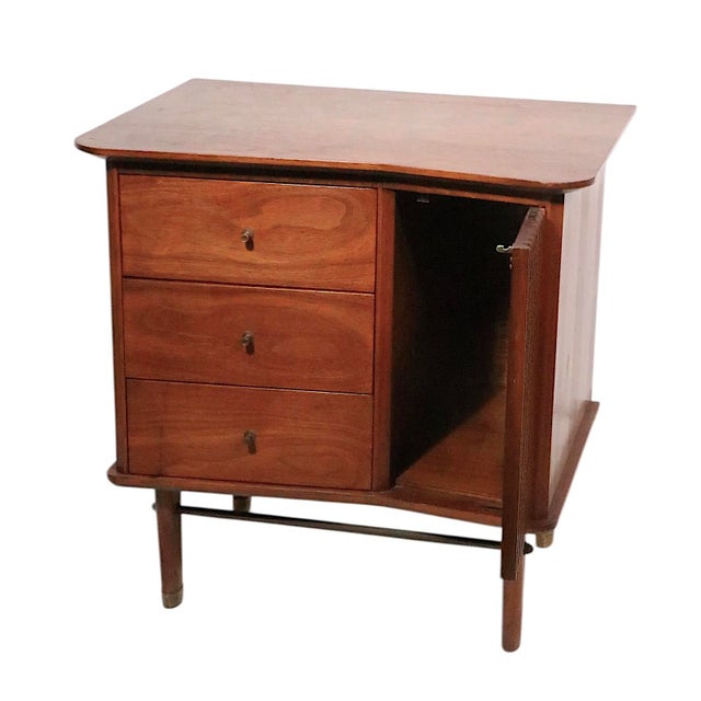 Mid 20th Century Nightstand by the United Furniture Corporation For Sale - Image 11 of 14