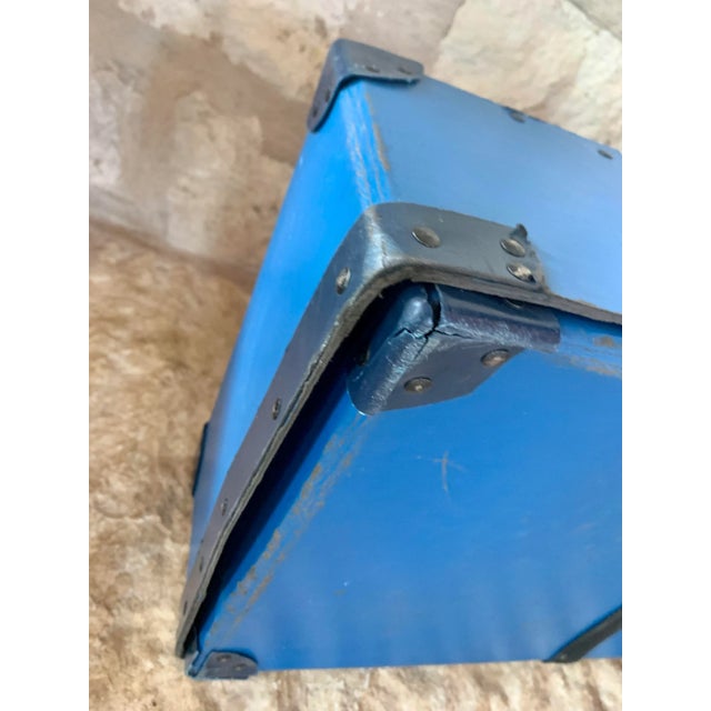 Textile Early 20th Century Vintage English Laundry Mailing Box For Sale - Image 7 of 12