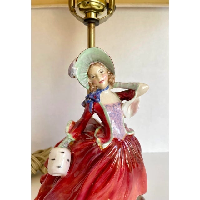 Royal Doulton 1930s Pair of English Royal Doulton Lady Figurines on Onyx Lamps For Sale - Image 4 of 13