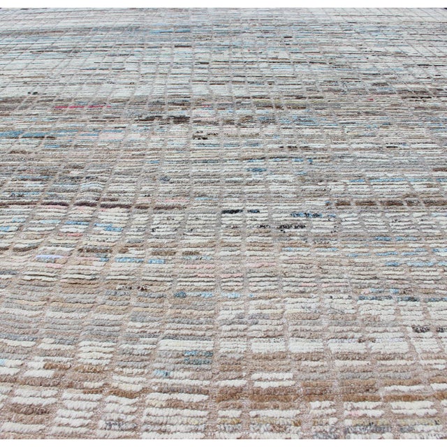 Early 21st Century Modern Casual Rug With Hi-Low Design in Cream, White, Brown and Ice Blue 10'3 X 14'3 For Sale - Image 5 of 15