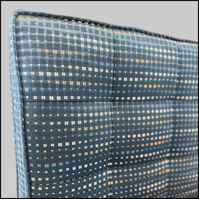 Pair of Florence Knoll for Knoll Associates Slipper Chairs, 1970s For Sale - Image 6 of 9