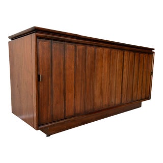1960s Vintage Mid-Century Modern Zenith HiFi Stereo Console/ Credenza For Sale