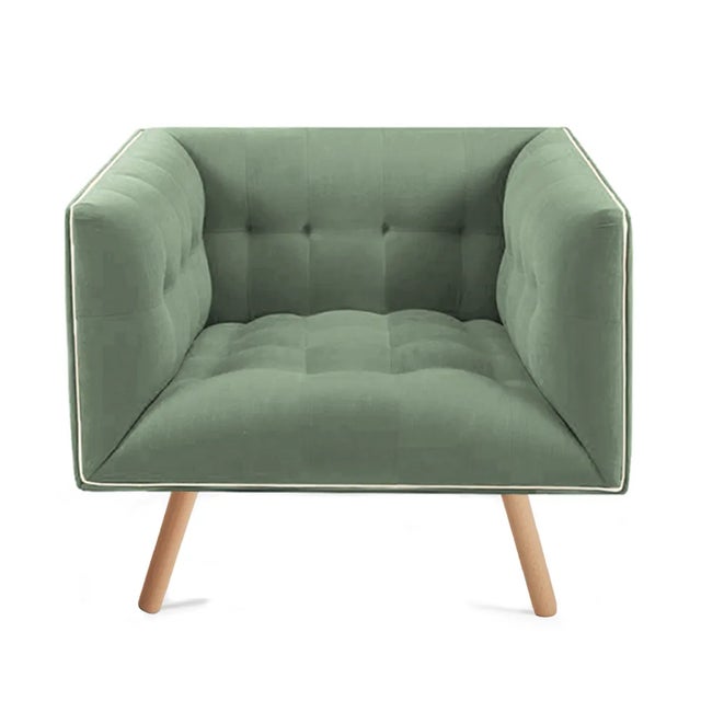 This piece comes in multiple configurations and finishes. Pictured: - Fabric: Smooth 88, smooth 85 pipping - Structure:...