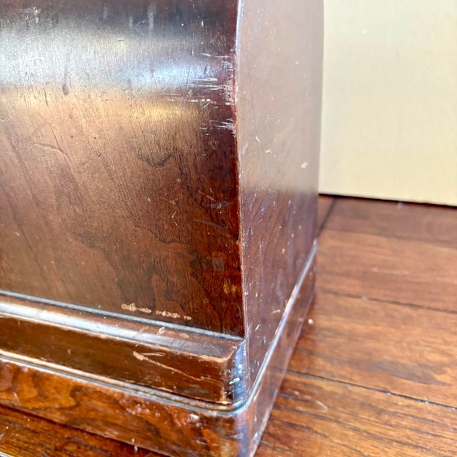 Antique Singer 128 Electric Portable Sewing Machine, 1923 – Serial 2148292a G0521323 – Original Case, Key & Accessories For Sale - Image 12 of 12