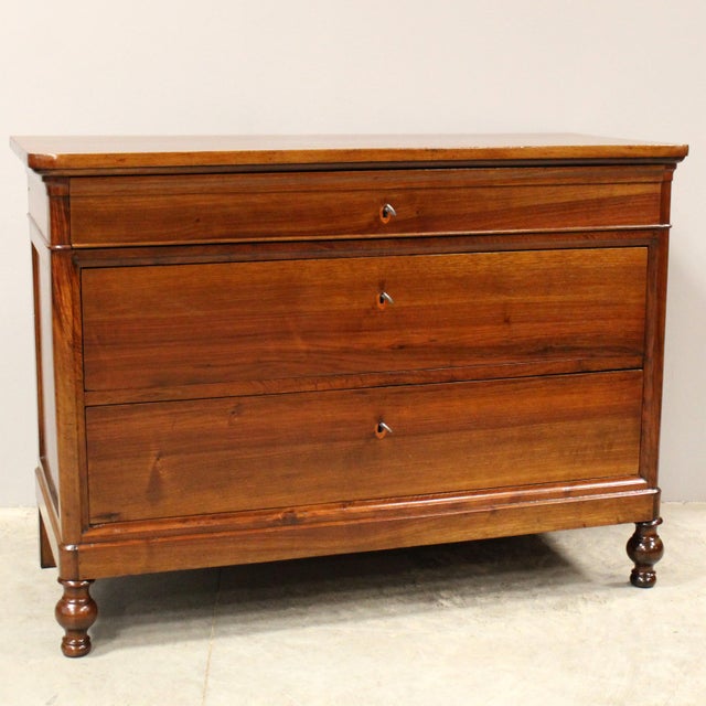 Capuchin Charles X chest of drawers with three drawers In solid walnut First half of 800 era - Carlo X Origin Italy -...