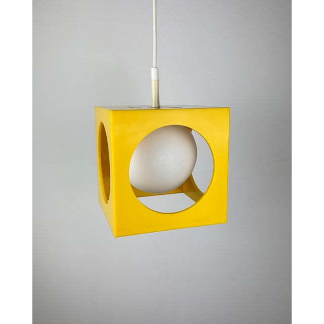 Minimalistic Space Age Yellow Cube Ceiling Lamp by Richard Essig, Germany, 1973 For Sale - Image 9 of 18