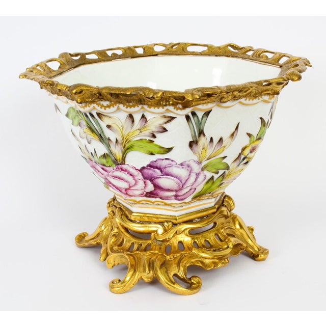 This is a fine antique French Samson porcelain centrepiece, Circa 1860 in date. The octagonal shaped centrepiece features...