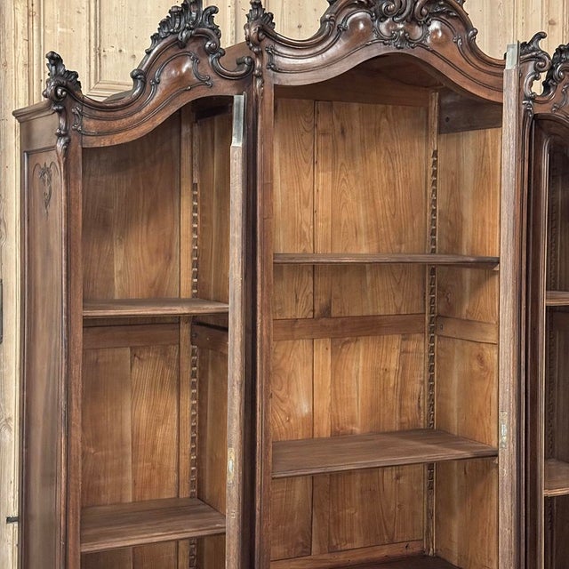 19th Century Italian Rococo Walnut Three-Door Display Bookcase ~ Armoire For Sale - Image 15 of 18