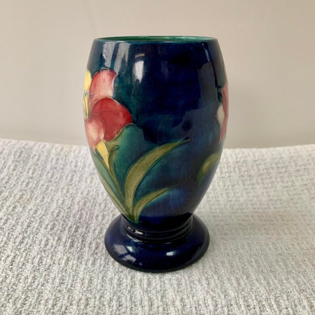 Moorcroft "Freesia" Cobalt Blue Pottery Vase 5" Rare Design For Sale In Philadelphia - Image 6 of 10