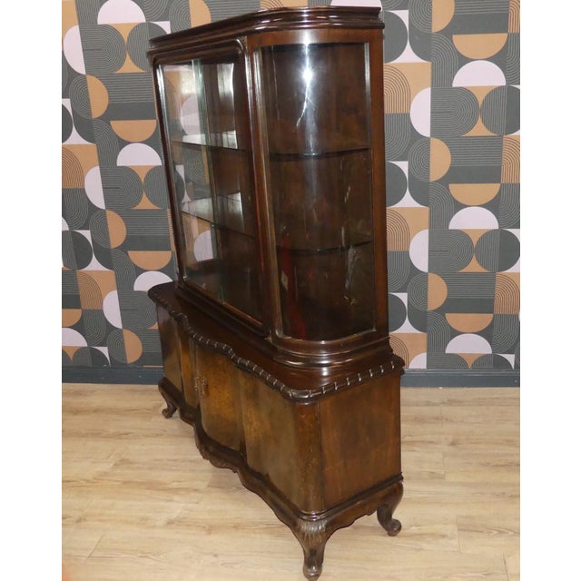 Chippendale Curved Glass Display Cabinet in Walnut Burl Wood, 1930s For Sale - Image 3 of 16