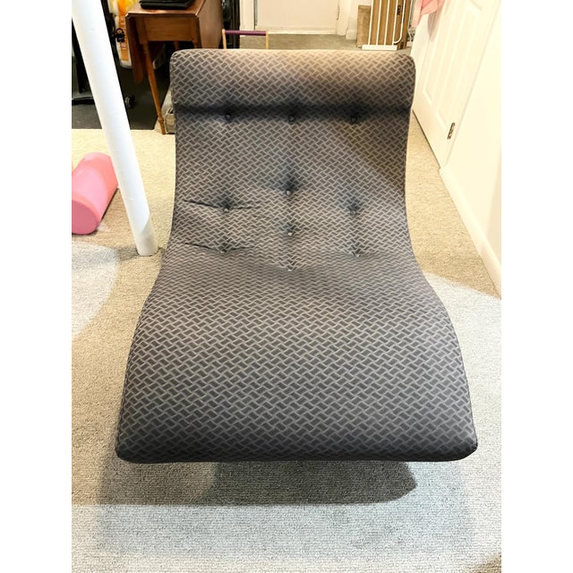 THE PIECE Presenting an iconic Mid-Century Modern masterpiece: The Adrian Pearsall style Model 108-C "Wave" Chaise Lounge...