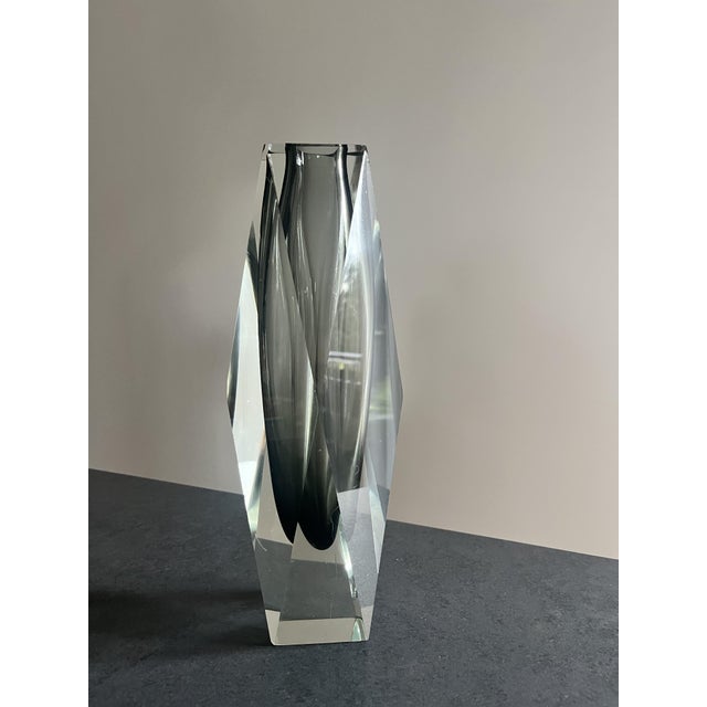 Large Murano Sommerso Vase, Faceted Grey Cool and Chic glass For those who love details and seek the beauty of every...