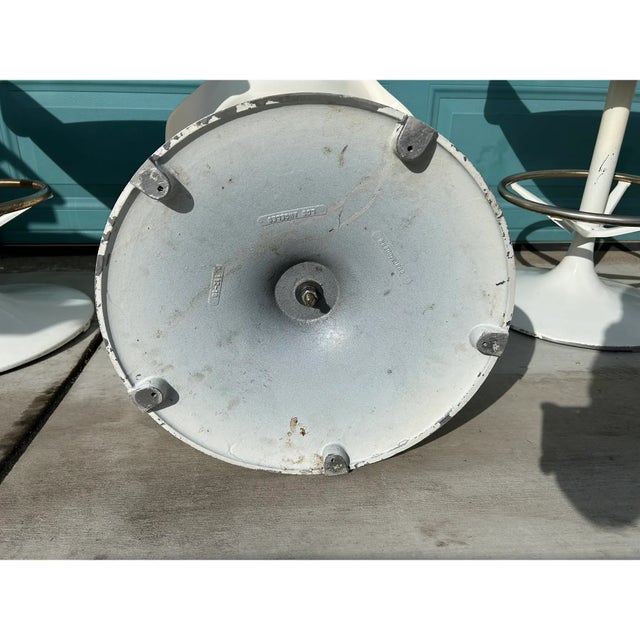Mid Century Fiberglass Shell Indoor/Outdoor Tulip Swivel Bar Stools - Set of 2 For Sale In San Francisco - Image 6 of 10