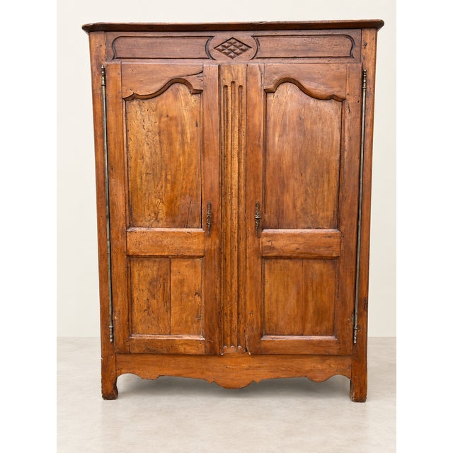 Tall sideboard dating from the 18th century, in the French rural style. 2 doors. Dimensions: height 160 cm, length 120 cm,...