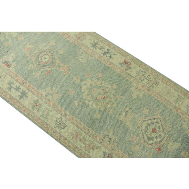 This modern Turkish Oushak rug is a stunning piece of art that has been handwoven using traditional techniques by skilled...