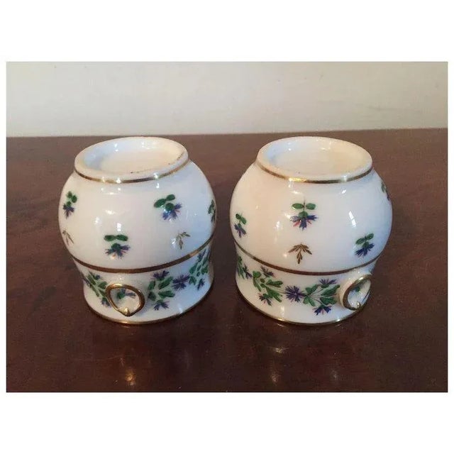 Early 19th Century Antique French Empire 18th Century Paris Porcelain Pot De Creme Urn Vase Cup Sprig Cornflower - a Pair For Sale - Image 5 of 8