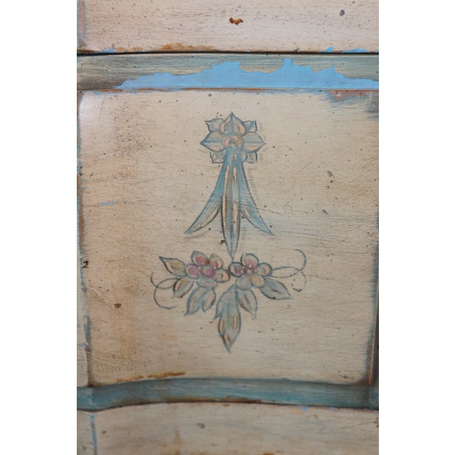 Karges Furniture Karges French Provincial Hand Painted Venetian Bombe Commode Nightstand Chest For Sale - Image 4 of 18