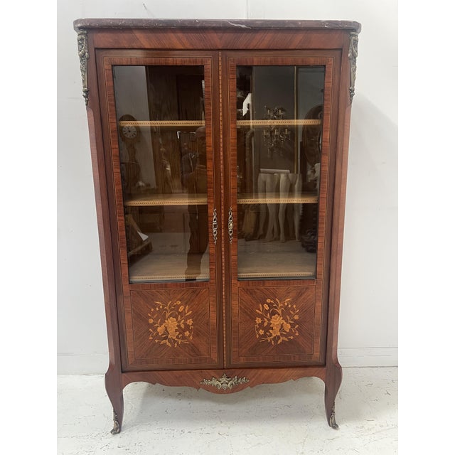 20th Century Louis XV Style Display Cabinet in Marquetry Veneer For Sale - Image 16 of 16