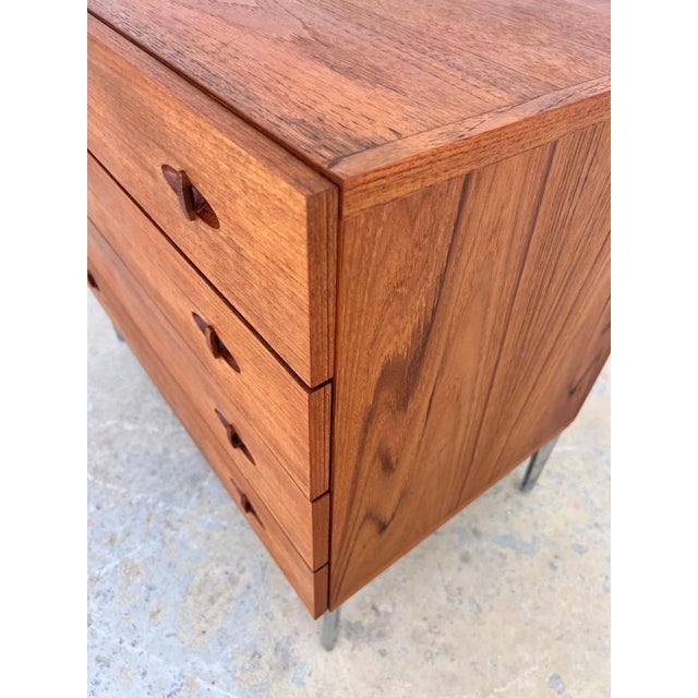 This teak chest of drawers is an outstanding design by renowned designer H.W. Klein and embodies the timeless elegance of...