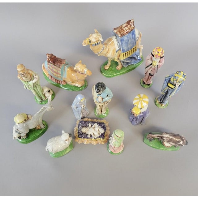 Christmas Hand-Painted Ceramic Nativity Set by Byron Molds, 13 Pieces (1973–1974) For Sale - Image 16 of 17