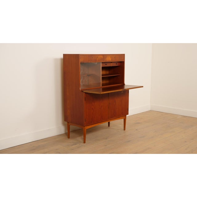 Special and very atmospheric vintage bar cabinet by h.p. Hansen from the 1960s. A unique design with a warm wood color,...