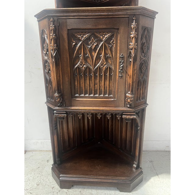 Gothic-Style Corner Cabinet in Oak, 1900s For Sale - Image 4 of 16