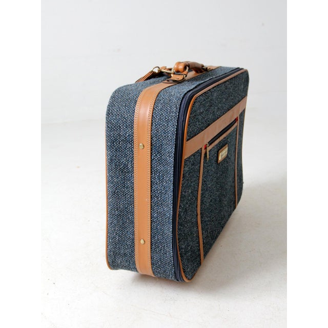 1980s Frequent Traveler Blue Tweed Rolling Suitcase For Sale - Image 4 of 12