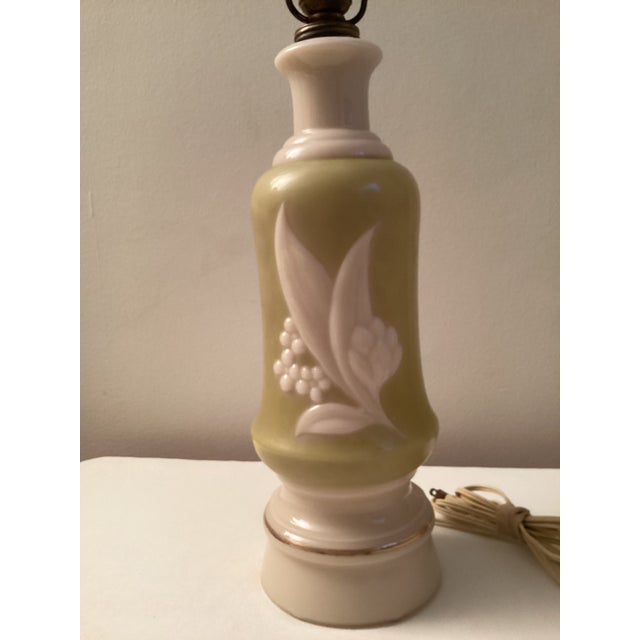 1940s 1940s Cream and Green Aladdin Alacite Glass Lamp For Sale - Image 5 of 13