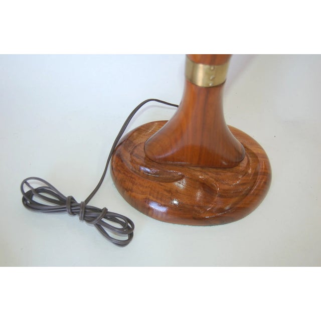 Brown Free-Form Abstract Carved Mahogany Table Lamp W/ Brass Accents by Jascha Heifetz For Sale - Image 8 of 9