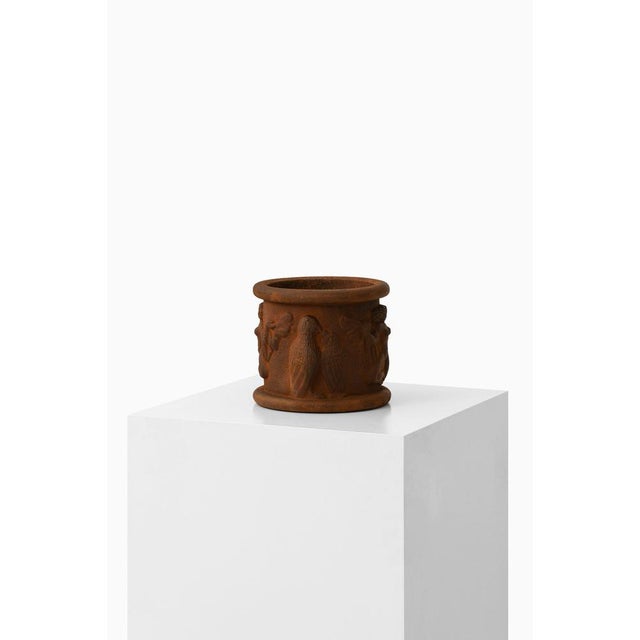 No.1 Urns in Cast Iron attributed to Anna Petrus, 1927, Set of 2 For Sale - Image 4 of 6