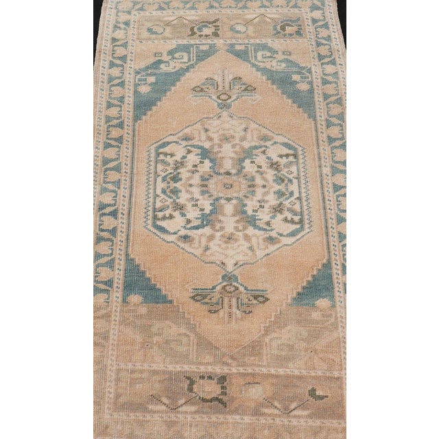 Vintage Turkish Oushak Rug with All-Over Sub-Geometric Medallion Design Keivan Woven Arts / rug EN-15915, country of...