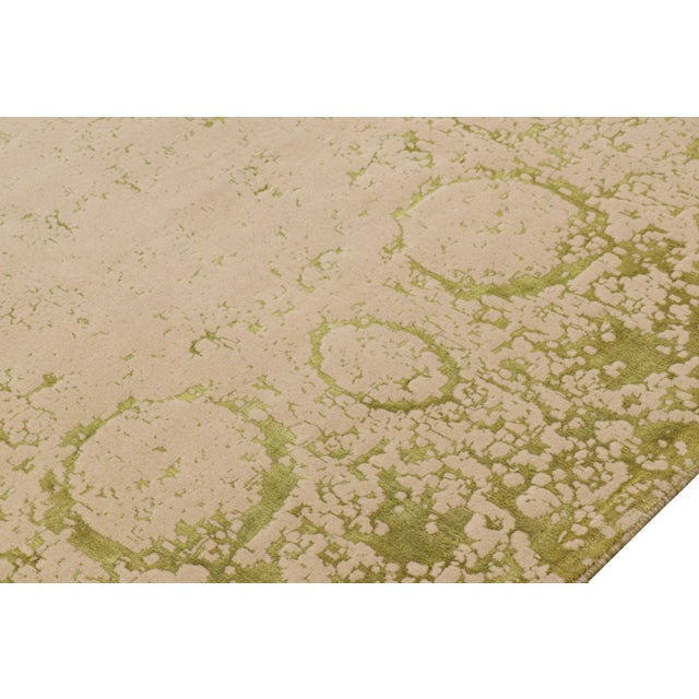 Rug & Kilim’s Modern Classics Rug in Beige & Green With Abstract Patterns For Sale In New York - Image 6 of 8