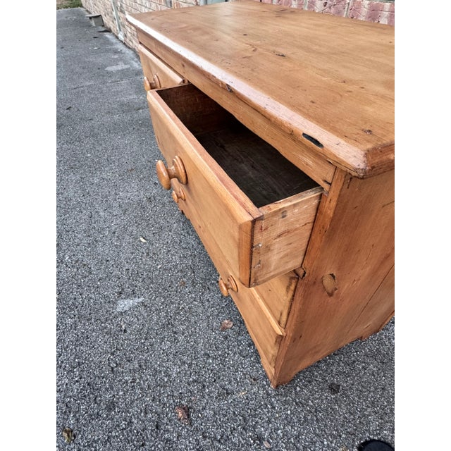 Camel 19th Century English Pine Chest of Drawers For Sale - Image 8 of 12