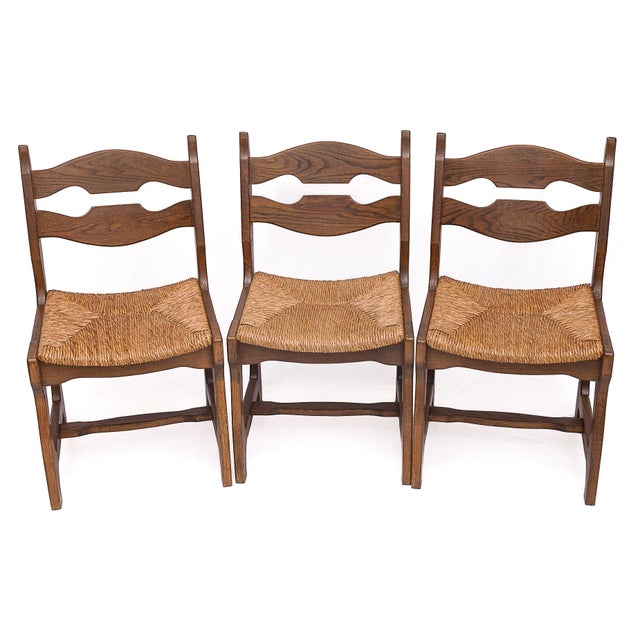 Set of 6 solid oak chairs by Guillerme et Chambron – Votre Maison. Original straw seats. Seat height: 44 cm Very good...